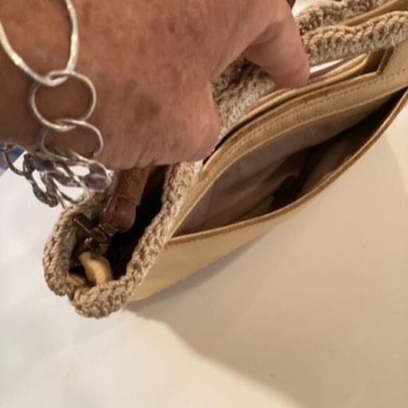 The Sak Linden 3-in-1 - Clutch, Shoulder or Convertible Leather Crossbody Bag - Picture 13 of 14